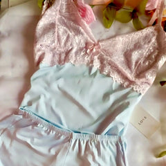 Baby Doll Princesa: Microfibra Premium Azul celeste e Renda Rosa Bebê
