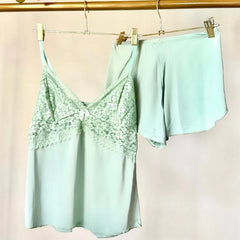 Baby Doll Hortelã: Poliamida Premium Verde Claro queimado com acabamento em Renda