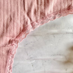 Kit Liana • 5 Calcinhas de Algodão Canelado com Renda – Frete Grátis + Brinde