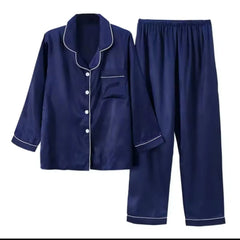 Pijama Longo de Cetim Azul Marinho com detalhes em Branco